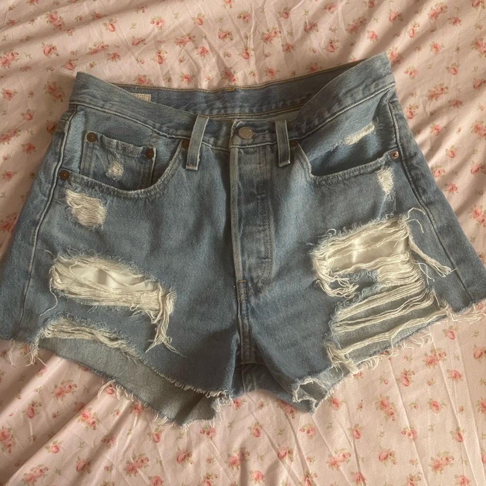 501 levi light denim short
